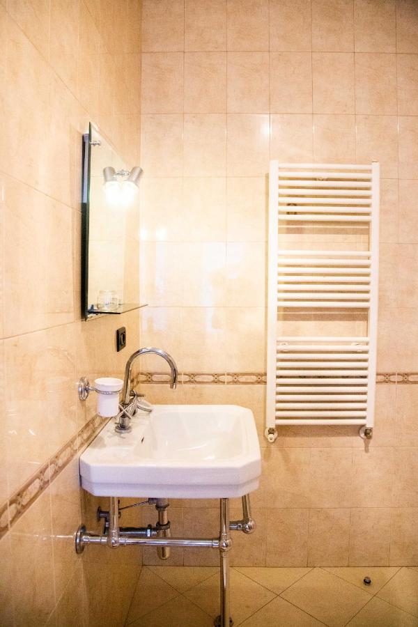 Blue Door Hostel تيرانا المظهر الخارجي الصورة