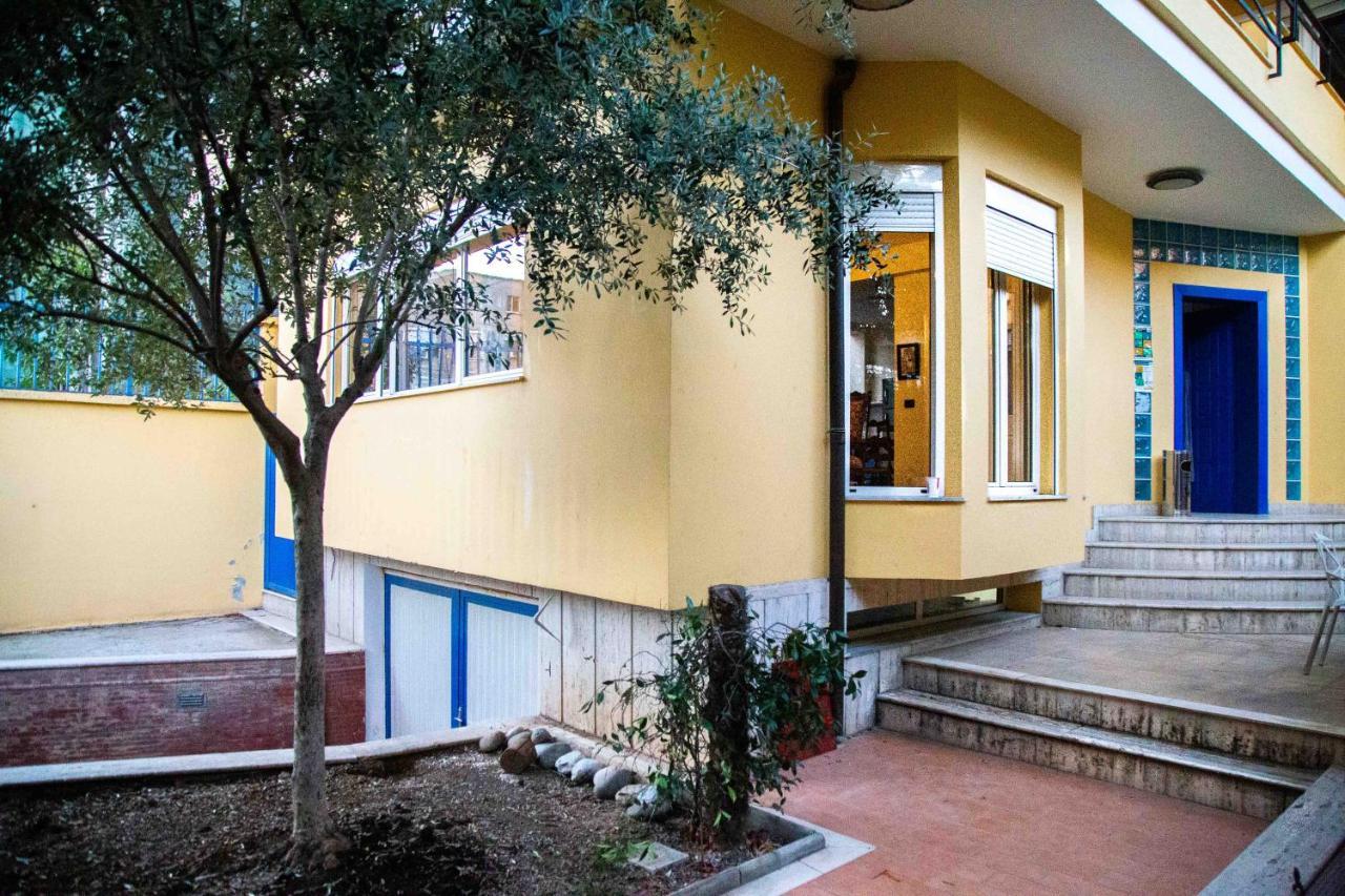 Blue Door Hostel تيرانا المظهر الخارجي الصورة