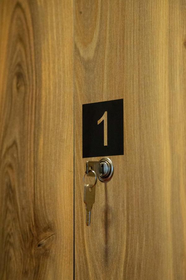 Blue Door Hostel تيرانا المظهر الخارجي الصورة