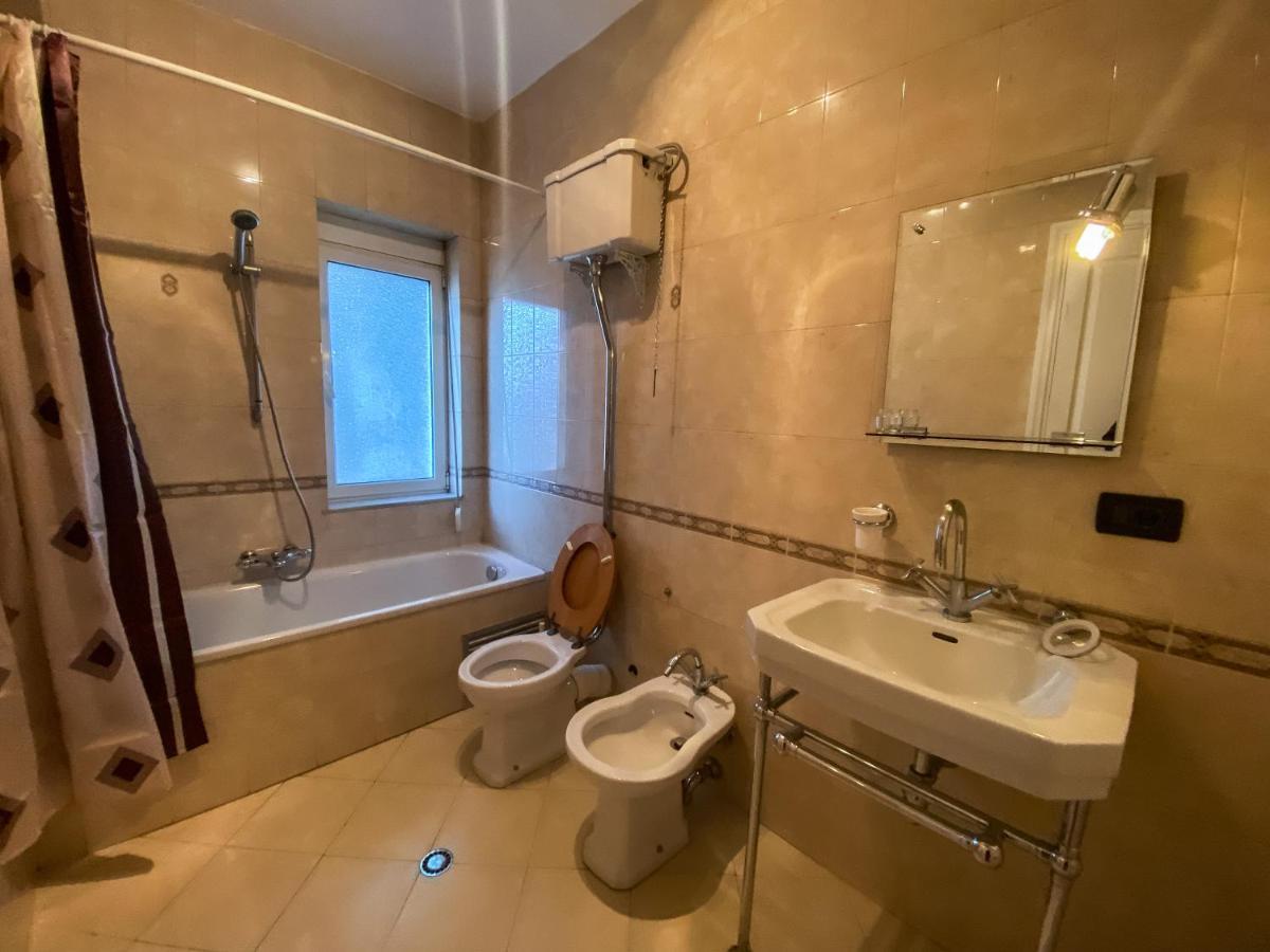 Blue Door Hostel تيرانا المظهر الخارجي الصورة