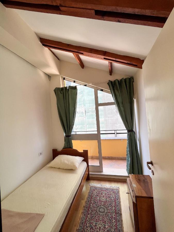 Blue Door Hostel تيرانا المظهر الخارجي الصورة