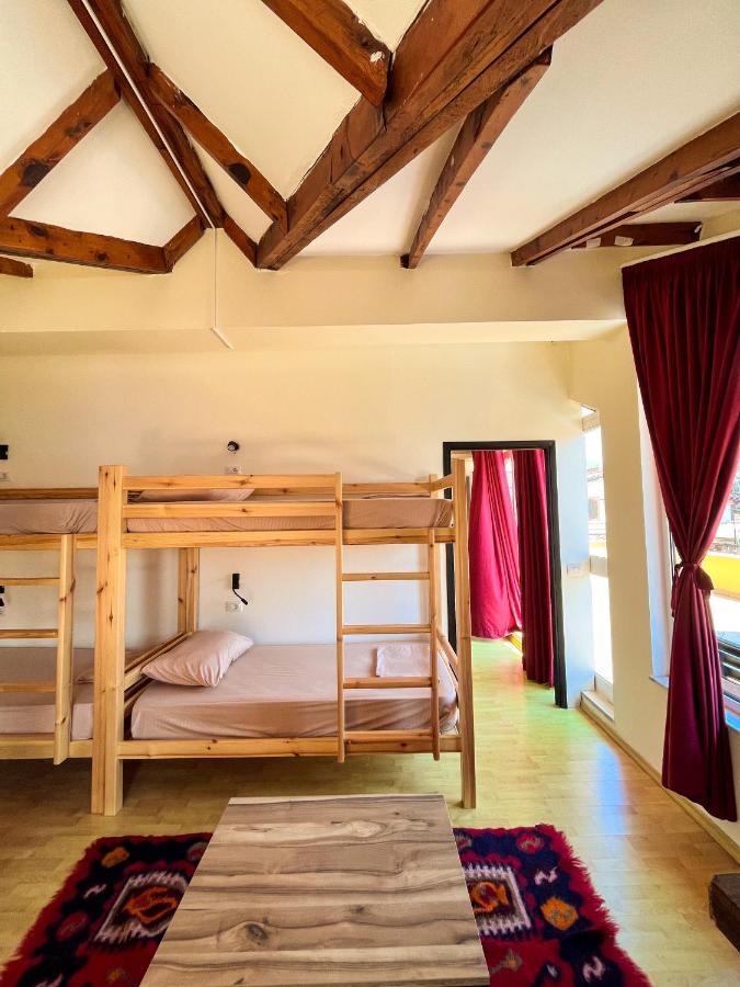 Blue Door Hostel تيرانا المظهر الخارجي الصورة