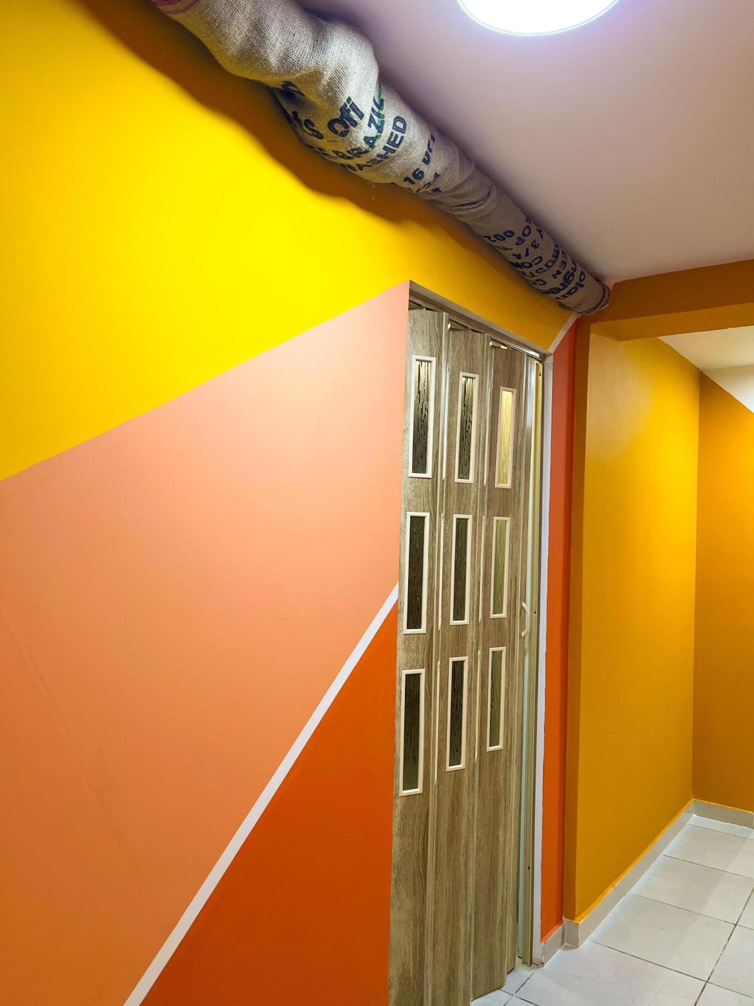 Blue Door Hostel تيرانا المظهر الخارجي الصورة