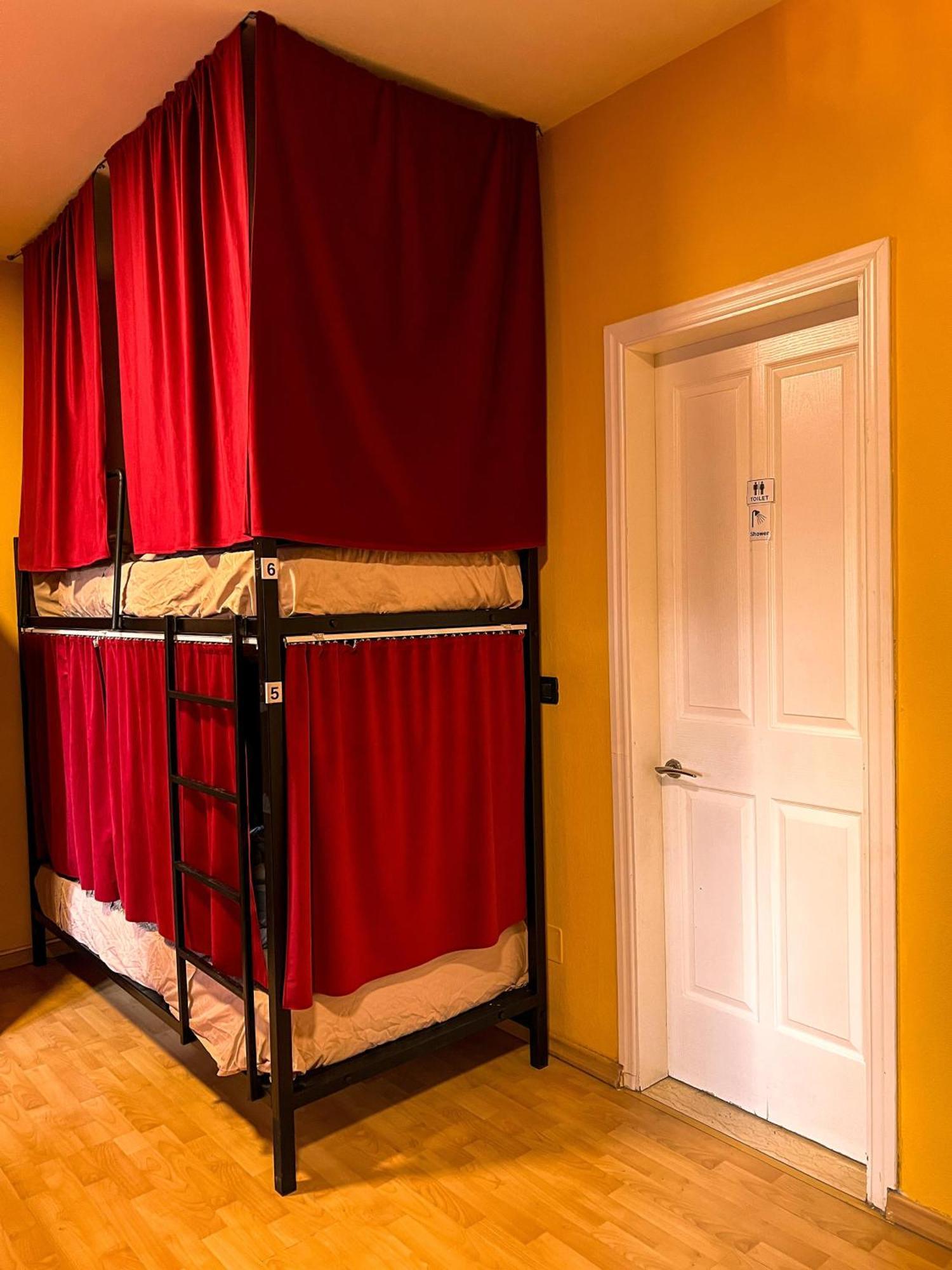 Blue Door Hostel تيرانا المظهر الخارجي الصورة