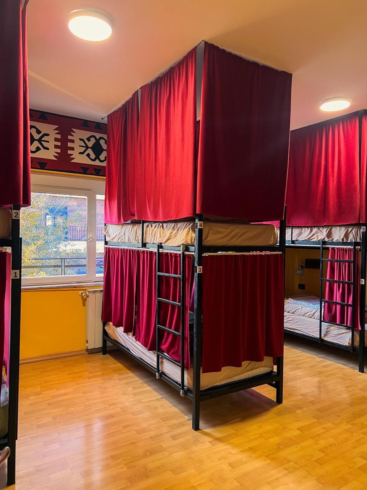 Blue Door Hostel تيرانا المظهر الخارجي الصورة