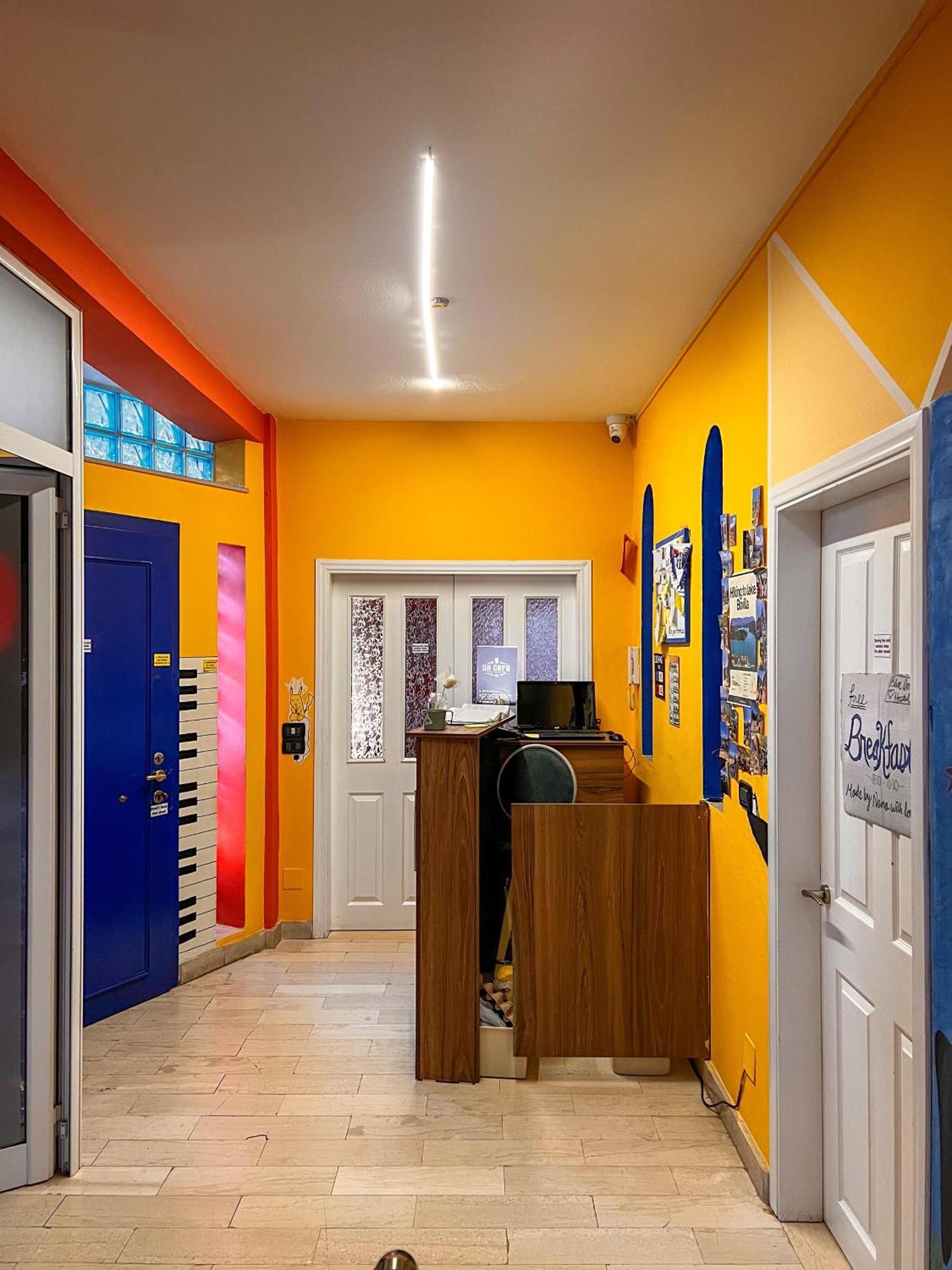 Blue Door Hostel تيرانا المظهر الخارجي الصورة