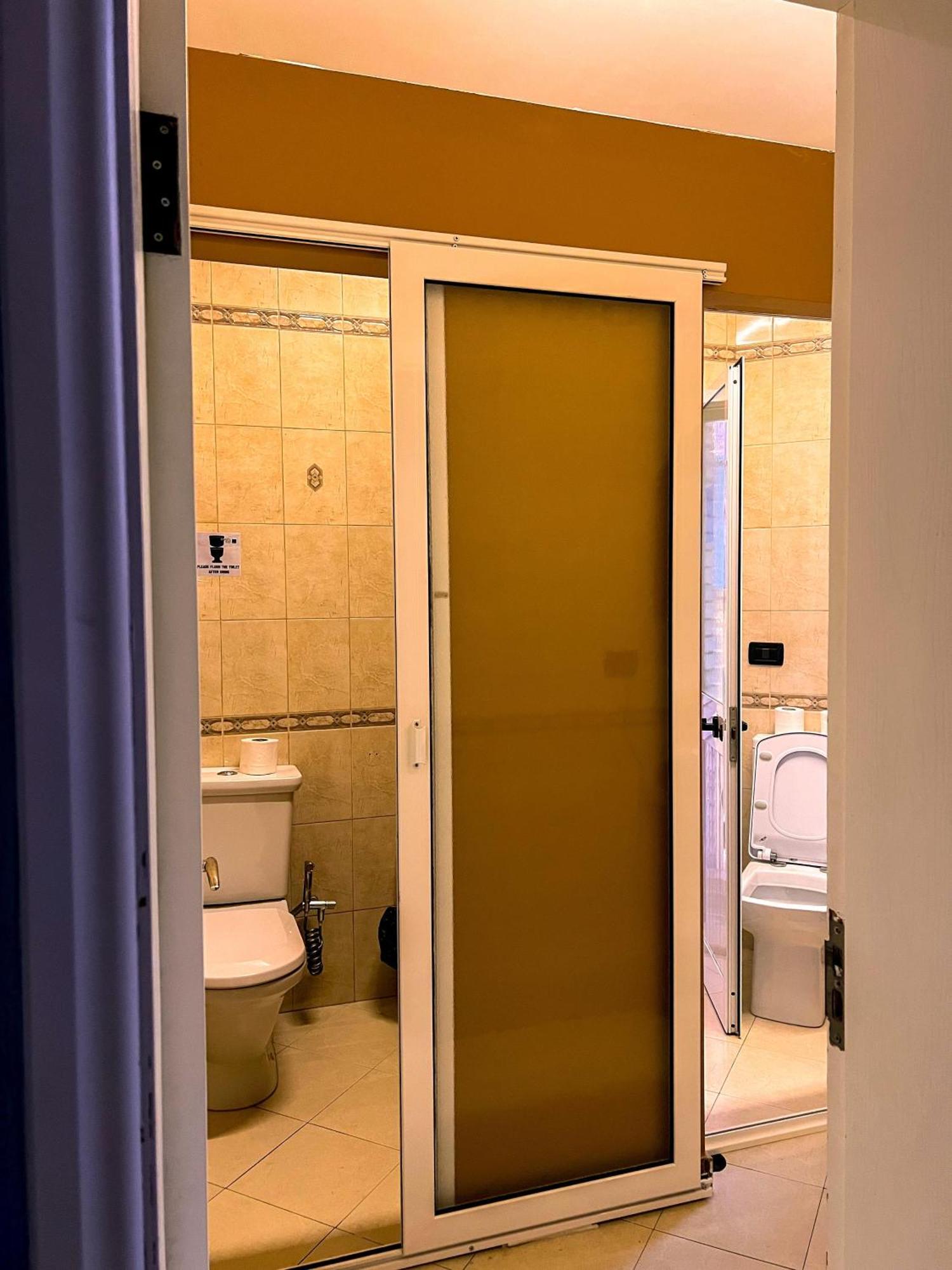 Blue Door Hostel تيرانا المظهر الخارجي الصورة