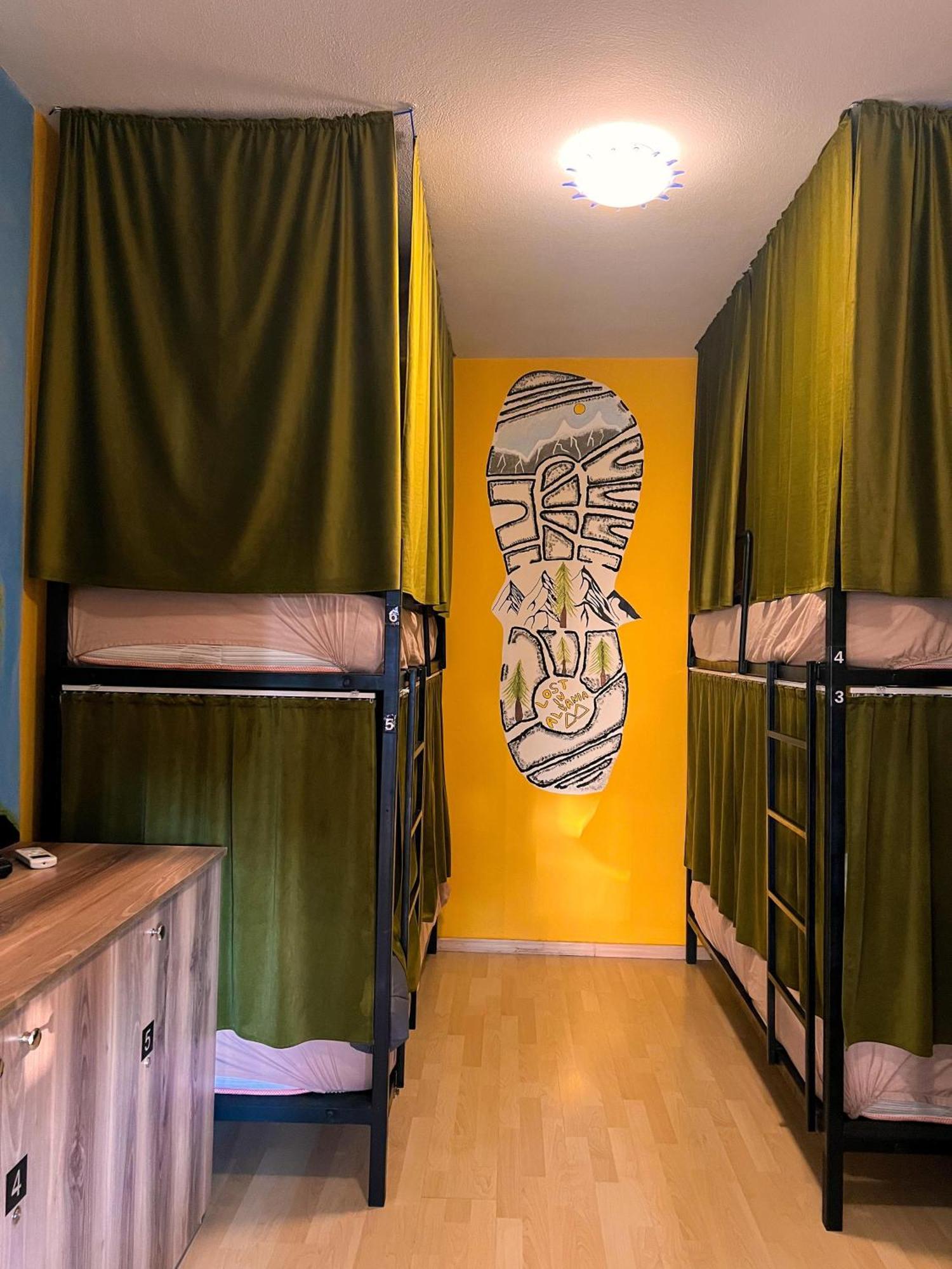 Blue Door Hostel تيرانا المظهر الخارجي الصورة