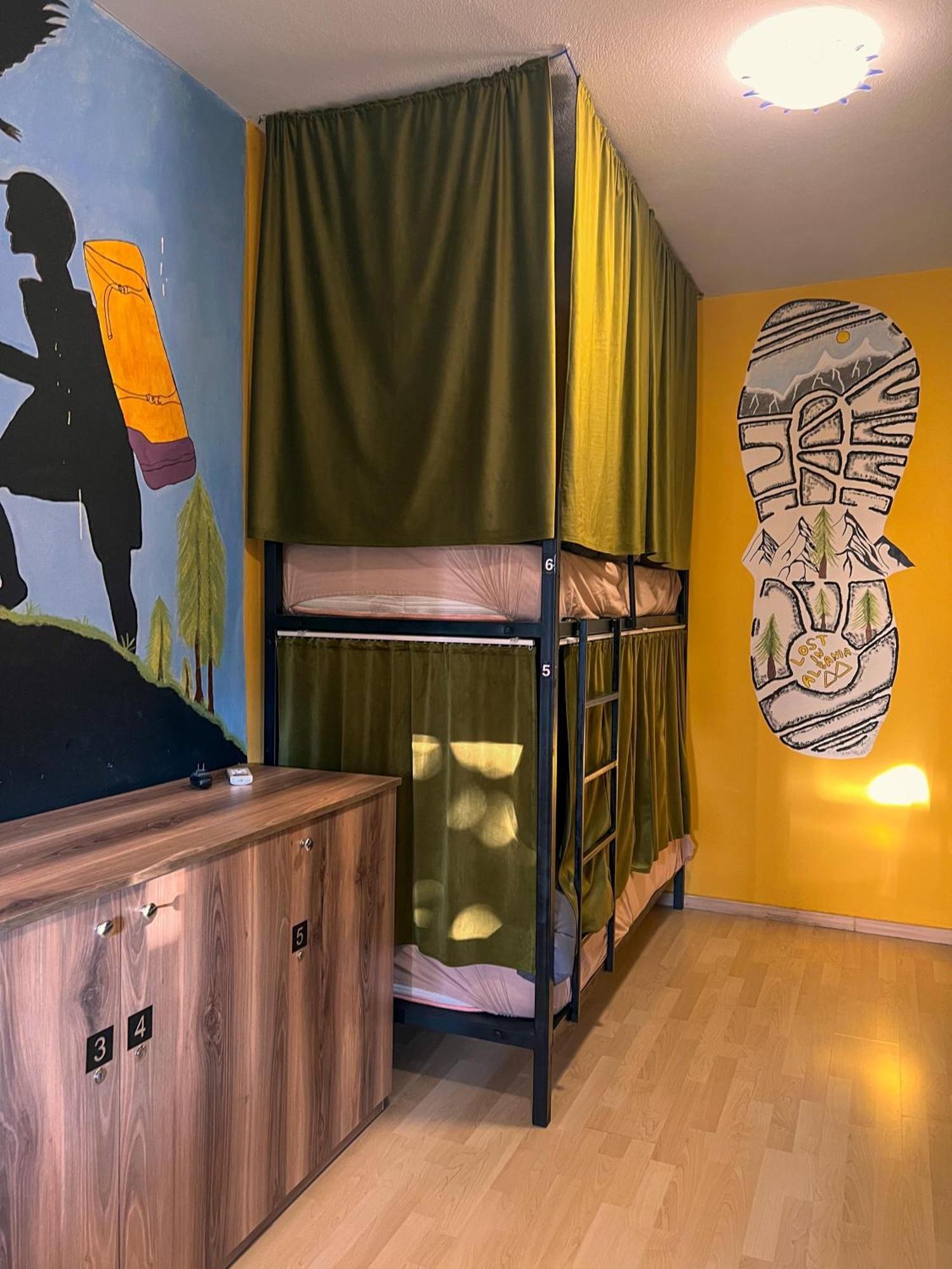Blue Door Hostel تيرانا المظهر الخارجي الصورة