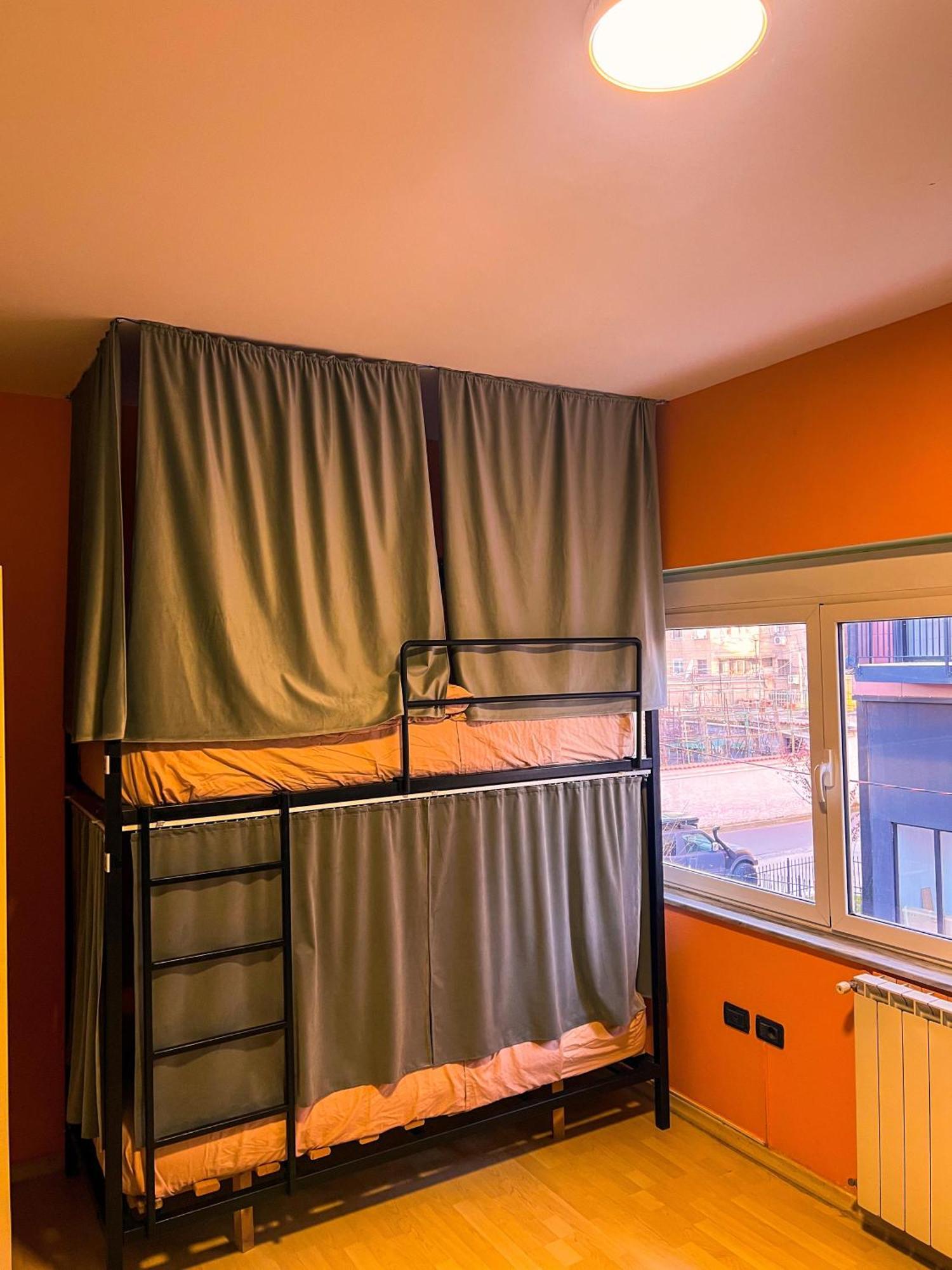 Blue Door Hostel تيرانا المظهر الخارجي الصورة